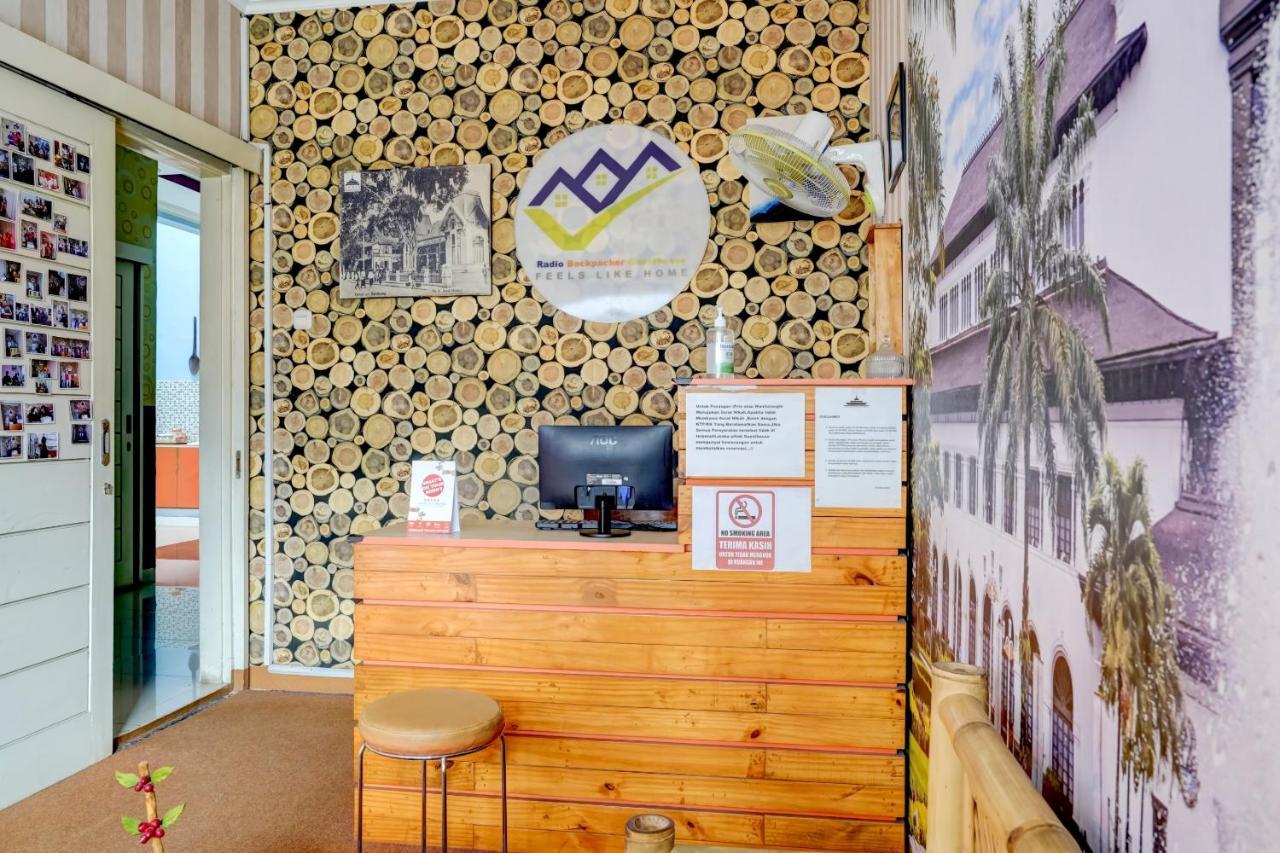 Radio Backpacker Guesthouse Syariah Bandung Exterior photo